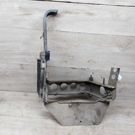 kronstein-pod-faru-perednii-levyi-audi-a8-d2-42i-art-86895-big-4