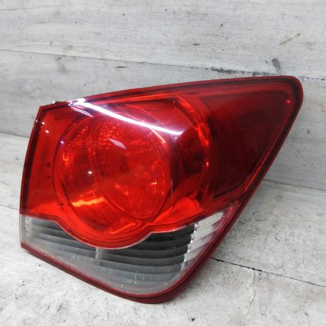 fonar-zadnii-pravyi-chevrolet-cruze-defekty-na-foto-art-89105-big-0
