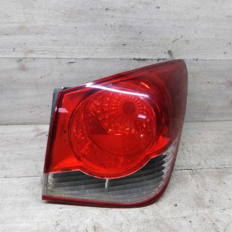 fonar-zadnii-pravyi-chevrolet-cruze-defekty-na-foto-art-89105-big-2