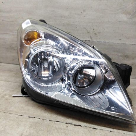 fara-peredniaia-pravaia-opel-astra-h-art-92945-big-0