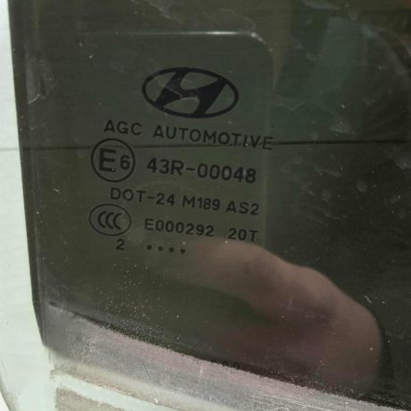 steklo-dveri-zadnee-pravoe-hyundai-ix35-i-art-92974-big-1