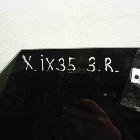 steklo-dveri-zadnee-pravoe-hyundai-ix35-i-art-92974-big-3