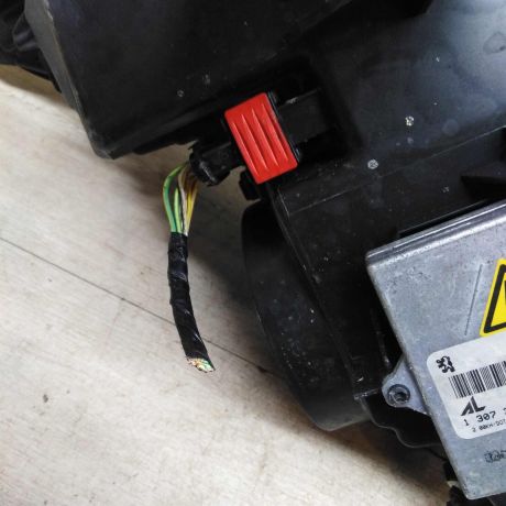 fara-pravaia-ksenon-peugeot-407-art-93094-big-1