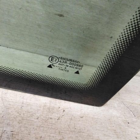 steklo-gluxoe-zadnee-pravoe-fortocka-bagaznika-seat-cordoba-i-restailing-art-93374-big-1