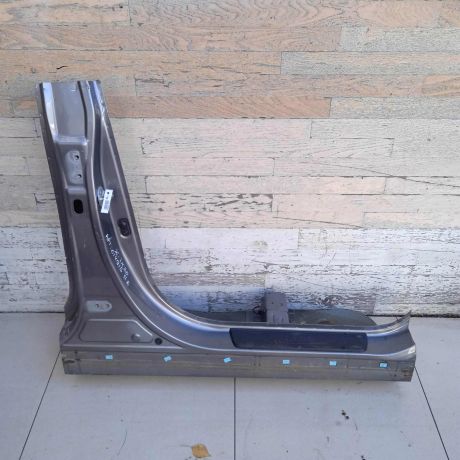 porog-pravyi-stoika-centralnaia-hyundai-ix35-i-art-93407-big-0