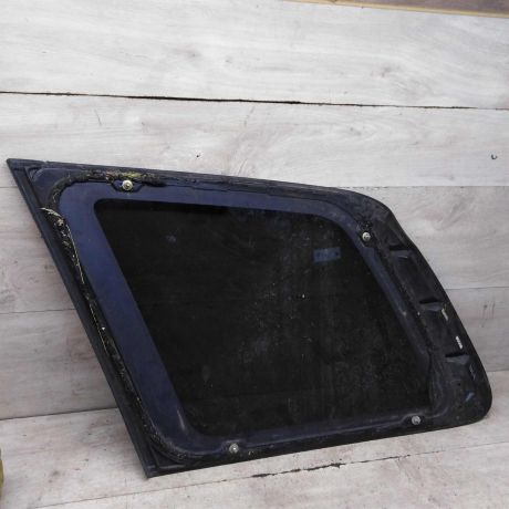 steklo-gluxoe-zadnee-pravoe-fortocka-bagaznika-hyundai-santa-fe-i-art-94191-big-1