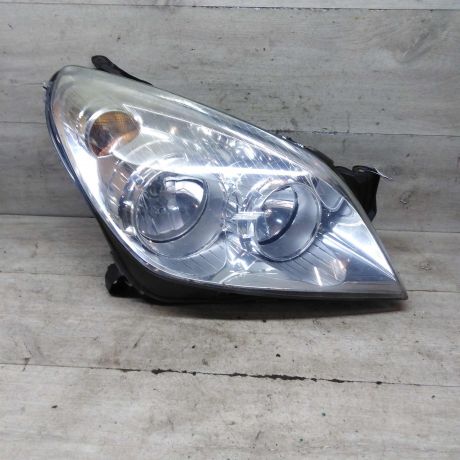 fara-peredniaia-pravaia-opel-astra-h-art-96324-big-0