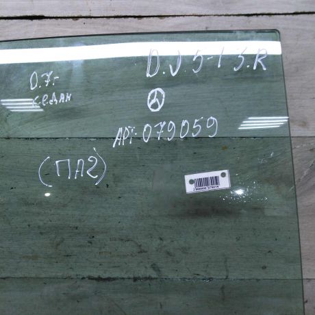 steklo-dveri-zadnee-pravoe-volkswagen-jetta-5-art-96480-big-1