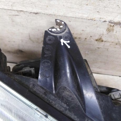 fara-peredniaia-pravaia-ford-focus-2-art-96962-big-2