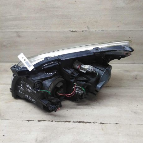 fara-peredniaia-pravaia-toyota-avensis-t25-restailing-art-97439-big-1