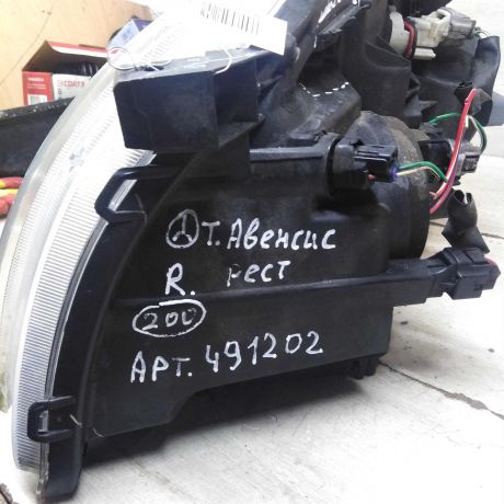 fara-peredniaia-pravaia-toyota-avensis-t25-restailing-art-97439-big-2