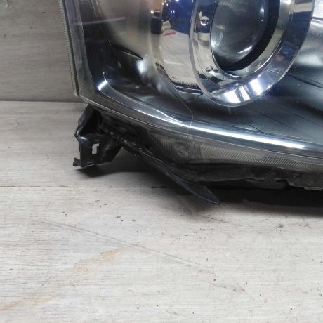 fara-peredniaia-pravaia-toyota-avensis-t25-rest-art-97457-big-1