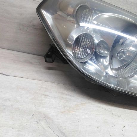 fara-peredniaia-pravaia-nissan-primera-p12-ksenon-art-97875-big-1