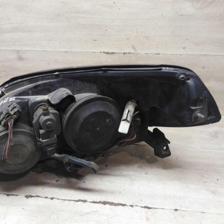 fara-peredniaia-pravaia-nissan-primera-p12-ksenon-art-97875-big-3