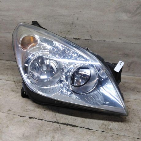 fara-peredniaia-pravaia-opel-astra-h-art-99399-big-0