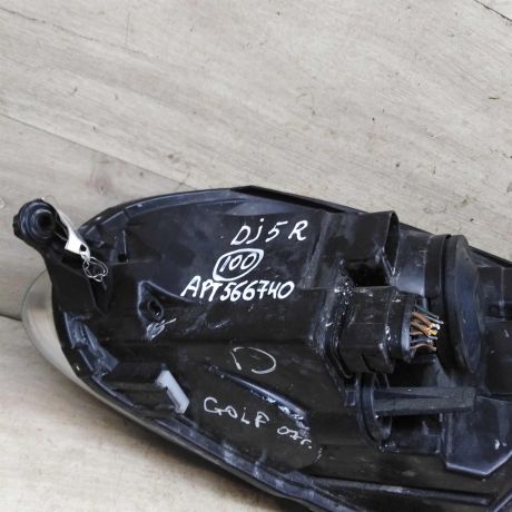 fara-peredniaia-pravaia-volkswagen-jetta-5-volkswagen-golf-5-art-100423-big-4