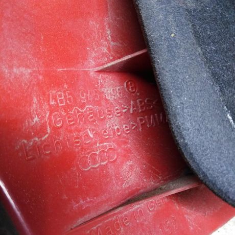 fonar-zadnii-pravyi-audi-a6-c5-defekt-art-100432-big-5