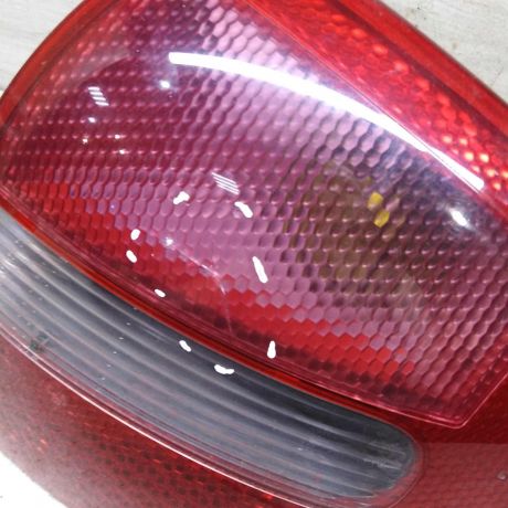 fonar-zadnii-pravyi-audi-a6-c5-defekt-art-100432-big-4