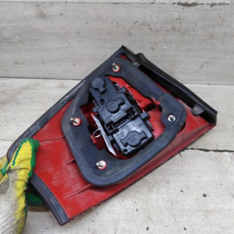 fonar-zadnii-pravyi-audi-a6-c5-defekt-art-100432-big-3