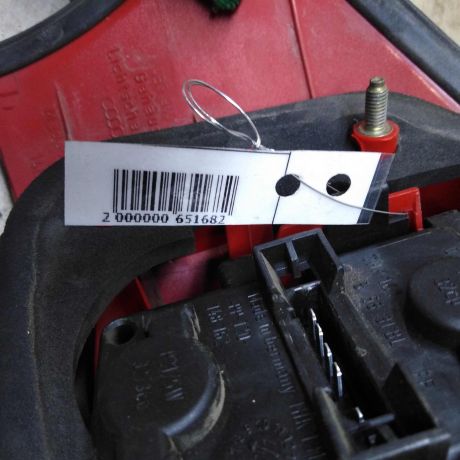 fonar-zadnii-pravyi-audi-a6-c5-defekt-art-100432-big-1