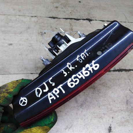 fonar-zadnii-pravyi-volkswagen-jetta-5-na-krysku-bagaznika-art-100441-big-1