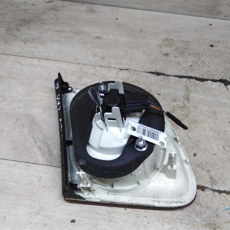 fonar-zadnii-pravyi-volkswagen-jetta-5-na-krysku-bagaznika-art-100441-big-2