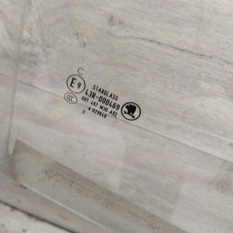 steklo-dveri-zadnee-pravoe-skoda-yeti-art-100673-big-2