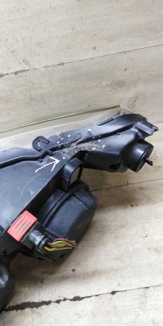 fara-peredniaia-pravaia-peugeot-307-defekt-art-100936-big-1