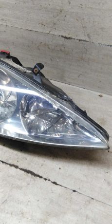 fara-peredniaia-pravaia-peugeot-307-defekt-art-100936-big-4