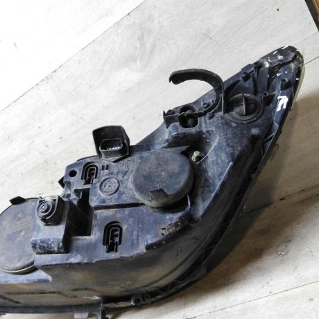 fara-peredniaia-pravaia-peugeot-308-i-defekty-na-foto-16i-2010gv-peugeot-308-i-art-102812-big-2