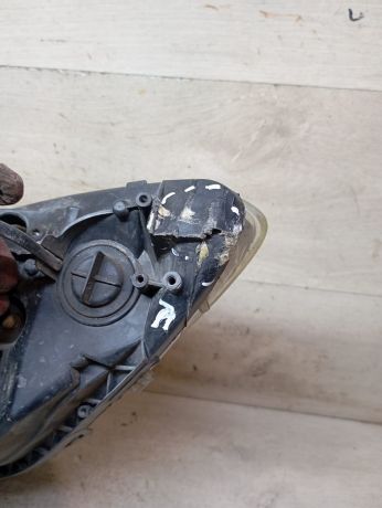 fara-peredniaia-pravaia-peugeot-308-i-defekty-na-foto-16i-2010gv-peugeot-308-i-art-102812-big-6