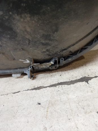 fara-peredniaia-pravaia-peugeot-308-i-defekty-na-foto-16i-2010gv-peugeot-308-i-art-102812-big-4