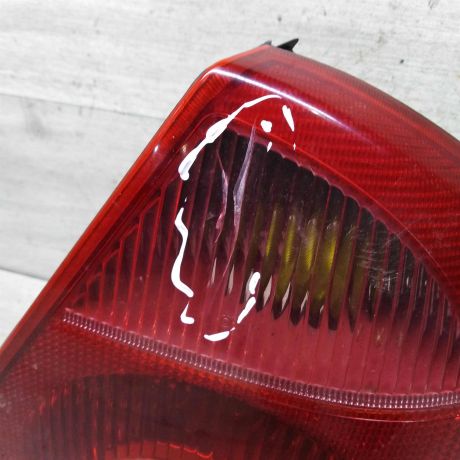 fonar-zadnii-pravyi-ford-mondeo-3-defekty-na-foto-25i-2004gv-ford-mondeo-iii-sedan-art-103060-big-4