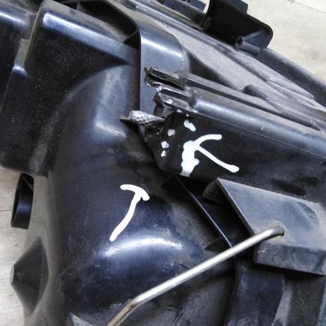 fara-peredniaia-levaia-audi-a6-c5-rest-art-104120-big-9