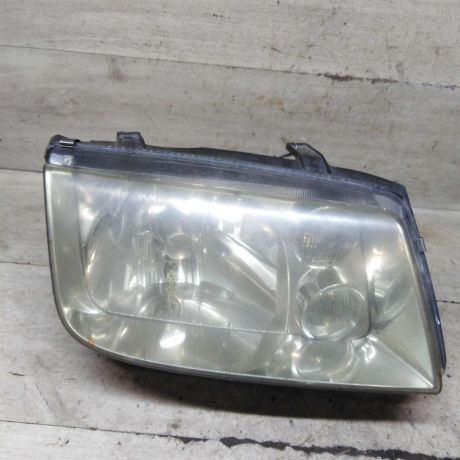 fara-peredniaia-pravaia-volkswagen-bora-art-104299-big-0