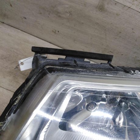 fara-peredniaia-levaia-renault-megane-ii-restailing-defekt-art-104513-big-6