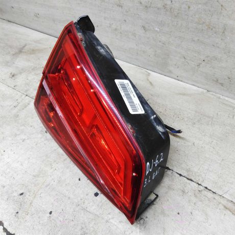 fonar-zadnii-levyi-volkswagen-jetta-vi-defekt-na-foto-mikrotreshhina-16i-2016gv-volkswagen-jetta-6-ekspluataciia-avtomobilia-pered-razborom-105000km-art-105232-big-1