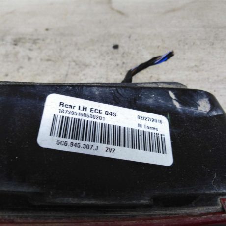 fonar-zadnii-levyi-volkswagen-jetta-vi-defekt-na-foto-mikrotreshhina-16i-2016gv-volkswagen-jetta-6-ekspluataciia-avtomobilia-pered-razborom-105000km-art-105232-big-3