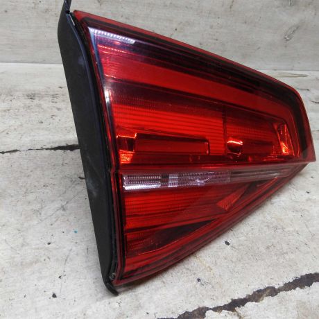 fonar-zadnii-levyi-volkswagen-jetta-vi-defekt-na-foto-mikrotreshhina-16i-2016gv-volkswagen-jetta-6-ekspluataciia-avtomobilia-pered-razborom-105000km-art-105232-big-4