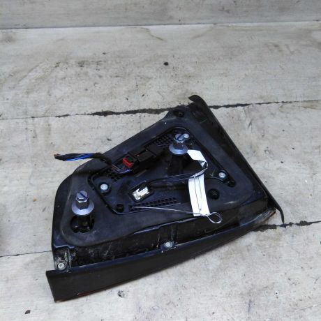 fonar-zadnii-levyi-volkswagen-jetta-vi-defekt-na-foto-mikrotreshhina-16i-2016gv-volkswagen-jetta-6-ekspluataciia-avtomobilia-pered-razborom-105000km-art-105232-big-2