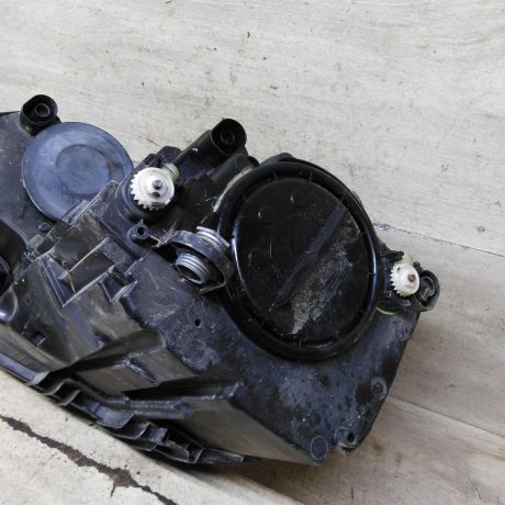 fara-peredniaia-pravaia-volkswagen-jetta-vi-pg-art-105339-big-2