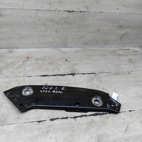 kronstein-krepleniia-fary-pravyi-volkswagen-jetta-vi-art-105700-big-3