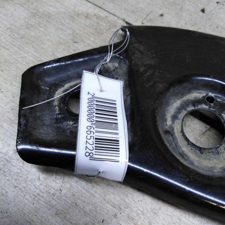 kronstein-krepleniia-fary-levyi-volkswagen-jetta-vi-art-105701-big-1