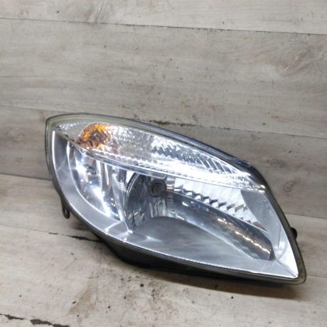 fara-peredniaia-pravaia-skoda-fabia-ii-do-rest-art-106815-big-0