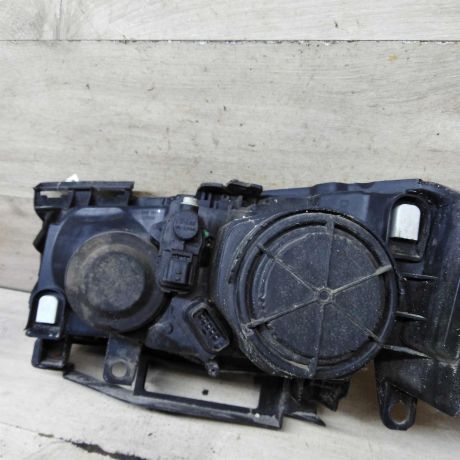 fara-peredniaia-pravaia-renault-megane-ii-defekt-art-107448-big-1