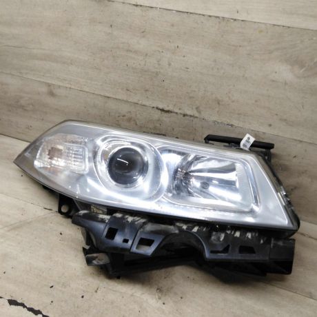 fara-peredniaia-pravaia-renault-megane-ii-defekt-art-107448-big-8