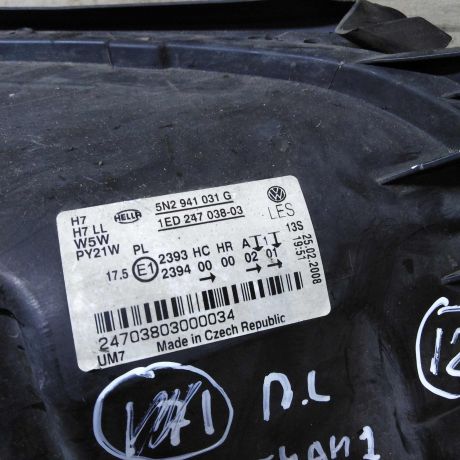 fara-peredniaia-levaia-volkswagen-tiguan-i-defekt-art-107505-big-9