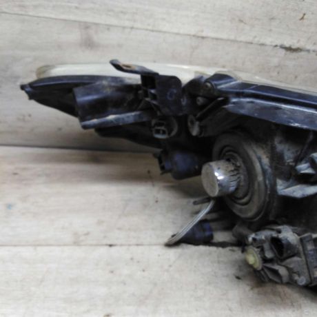 fara-peredniaia-levaia-toyota-corolla-x-e140-e150-defekt-art-107774-big-1