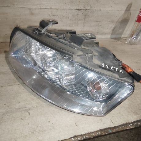 fara-peredniaia-levaia-audi-a4-b6-art-107897-big-9