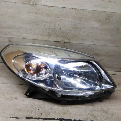 fara-peredniaia-pravaia-renault-sandero-i-art-108498-big-0